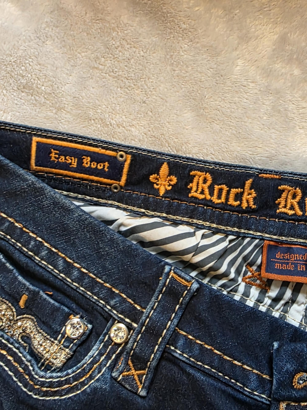 Rock Revival Women’s Dark Blue Embellished Back Pocket Jeans Like New - Picture 5 of 8